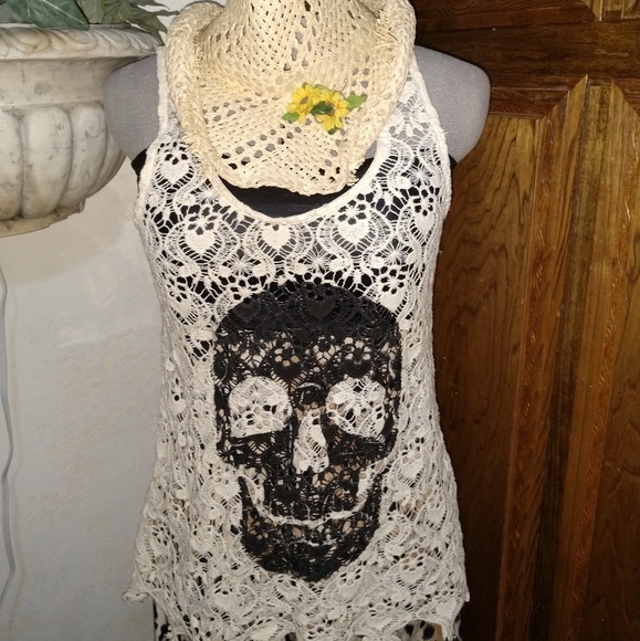 Crochet top with skull - Picture 3 of 4